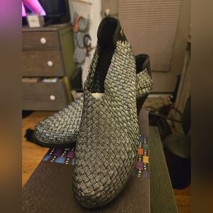 New Women's Bernie Mev Silver Metallic Chesca Slip-On - EU 41 US 10
